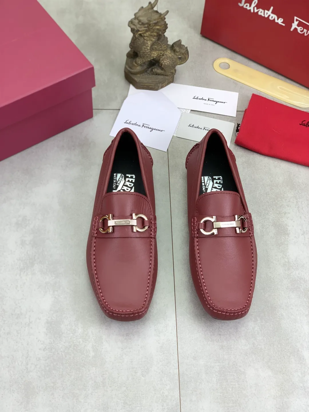 Men's shoes 💰P542 New model, high quality [Ferragamo/Ferragamo] Latest lazy slip-on shoes Original imported calfskin, imported cowhide lining + original luxury metal buckle + original combination outsole Comparison without pressure Code number: 38-45